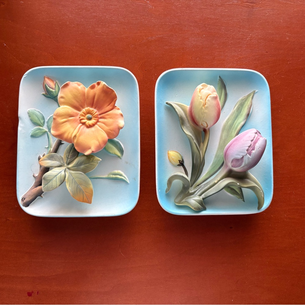 2 Vintage 3D Decorative Wall Plaques in a Matte Glaze Tulip and Rose 4.75x6”